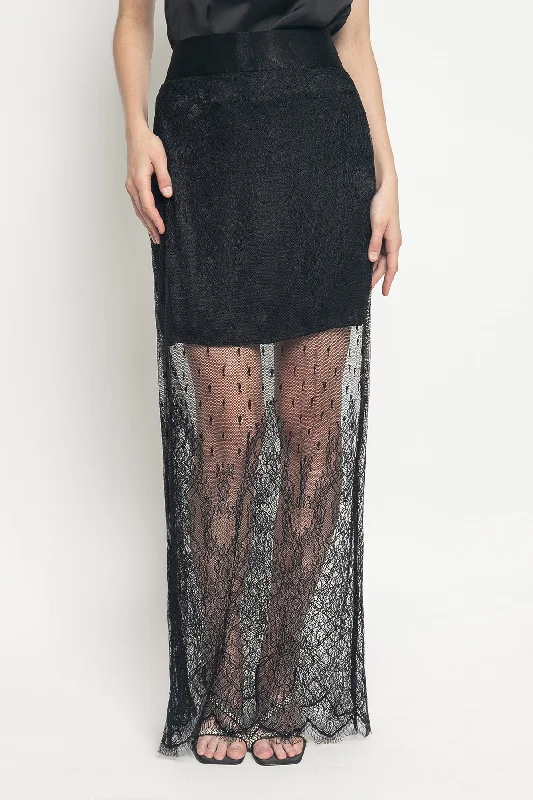 Luna Skirt in Black slim fit skirt